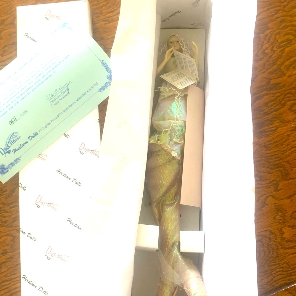 Collectors MERMAID w stand. NEW - Picture 8 of 15